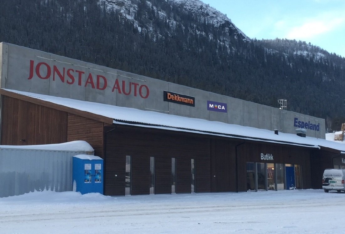 Fasadebilde vinter Jonstad Auto, ditt MECA tungbil og bilverksted i Alvdal
